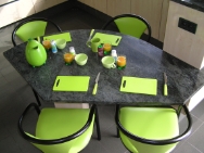 (2009-06) Les nouvelles chaises de cuisine